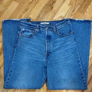 Levi’s Ribcage Straight Ankle Jeans - like new!